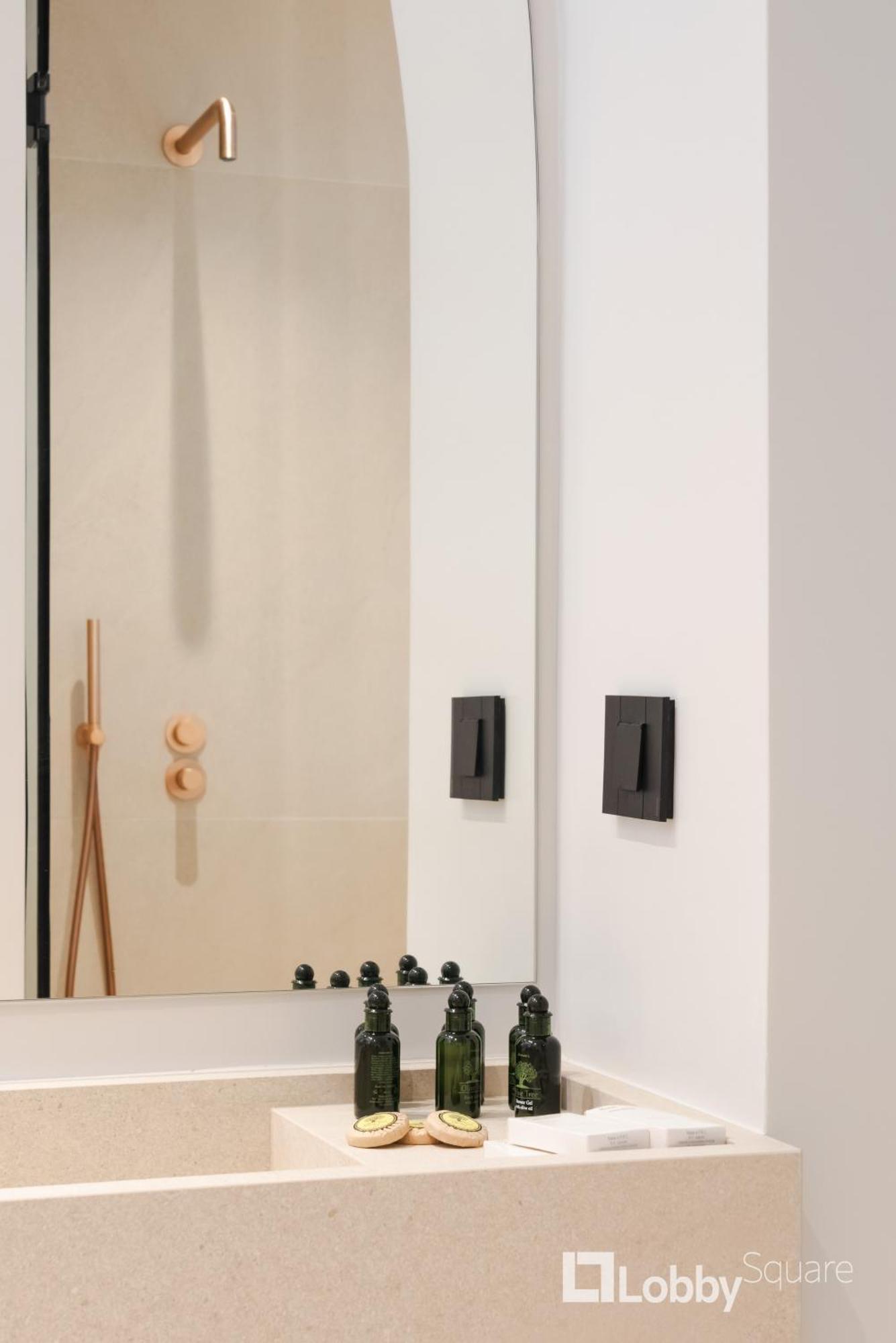Muse Apartment By Lobbysquare Athena Bagian luar foto